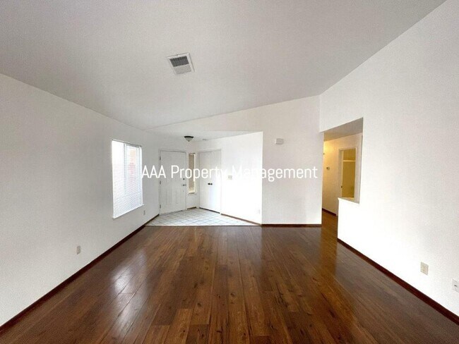 Foto del edificio - Concord 3 bedroom 2 bathroom single family...
