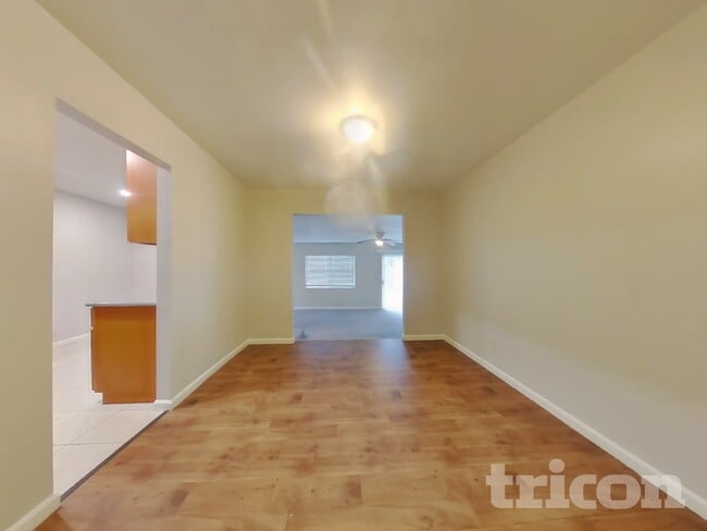 Building Photo - 2749 El Rey St