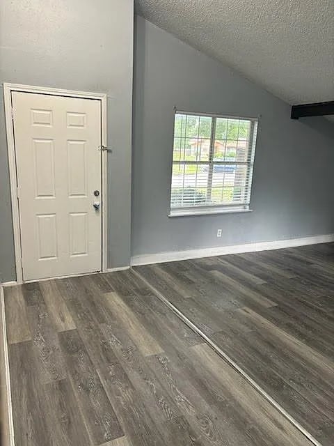 Foto del edificio - 228 Elmwood Dr