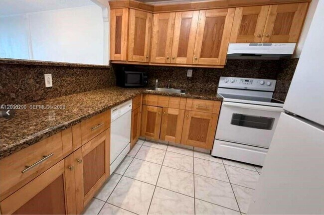 Foto del edificio - 16740 NE 9th Ave