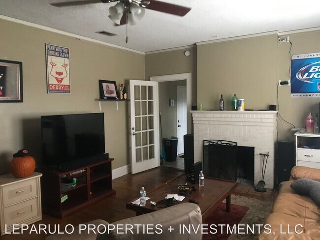 Building Photo - 4 br, 2 bath Room For Rent - 224 Hayden Road