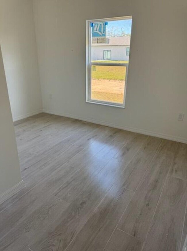 Foto del edificio - BRAND NEW CONSTRUCTION-3/2/1-MOVE IN READY