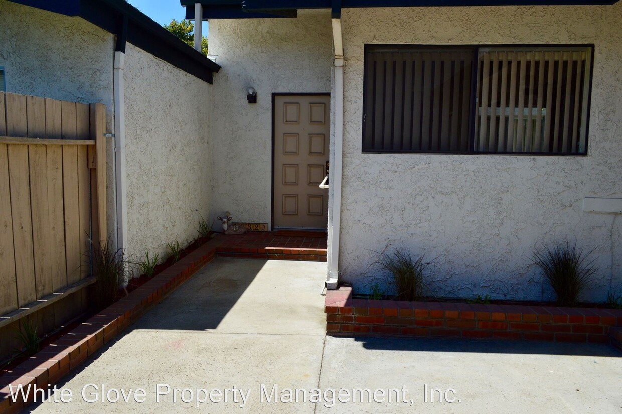 Primary Photo - 3 br, 2 bath House - 1032 Royal Oaks Dr. U...