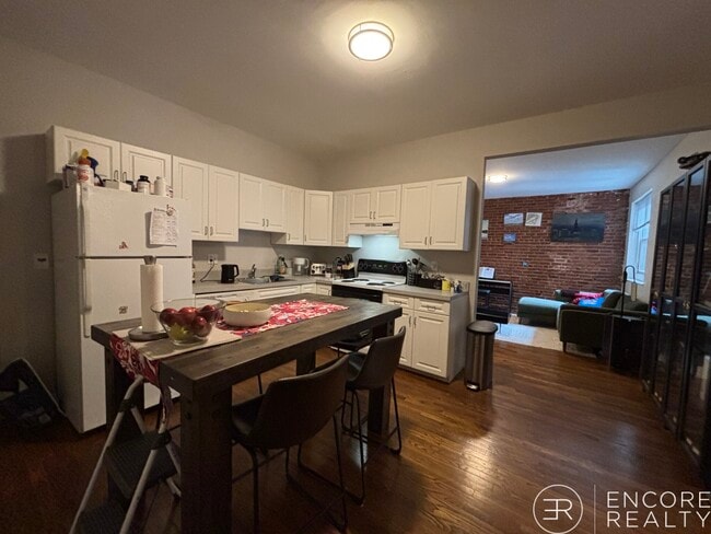 Building Photo - 41 Stearns Rd