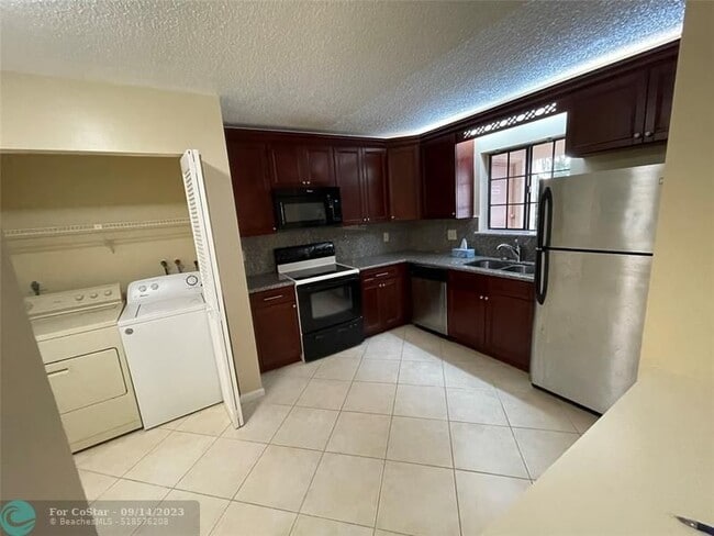 Building Photo - 12222 Royal Palm Blvd