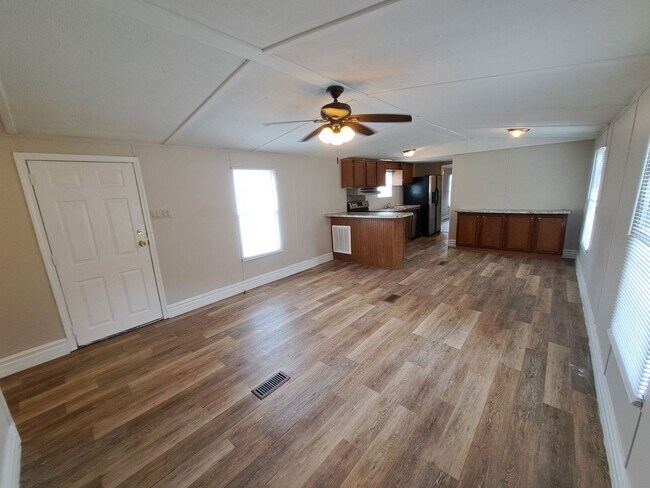 Foto del edificio - Remodeled 2BR/2BA mobile home off Pine For...
