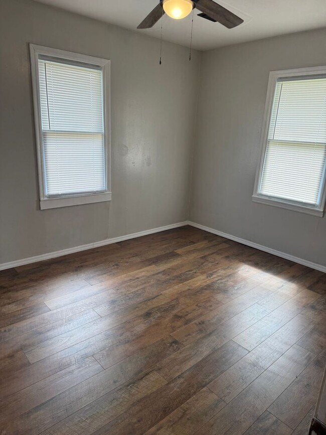 Foto del edificio - 213 NE Fenway Ave