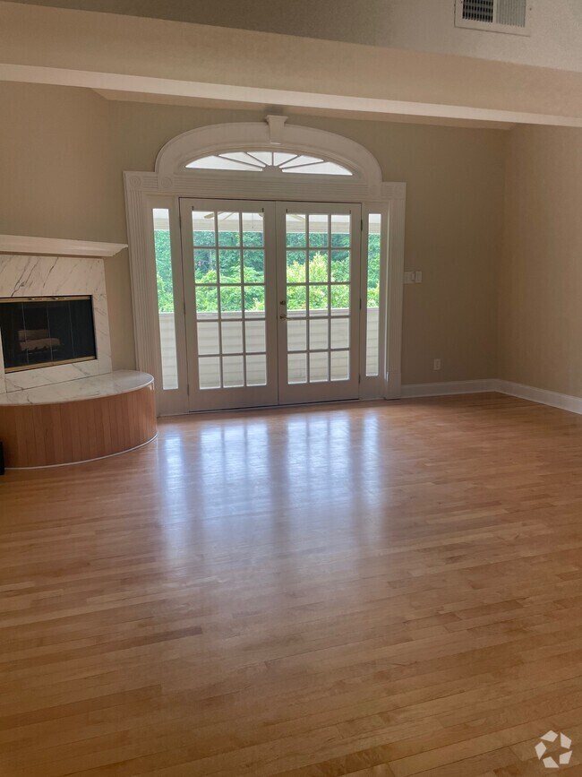 New Camelot Woods Apartments for Rent with a Swimming Pool Birmingham