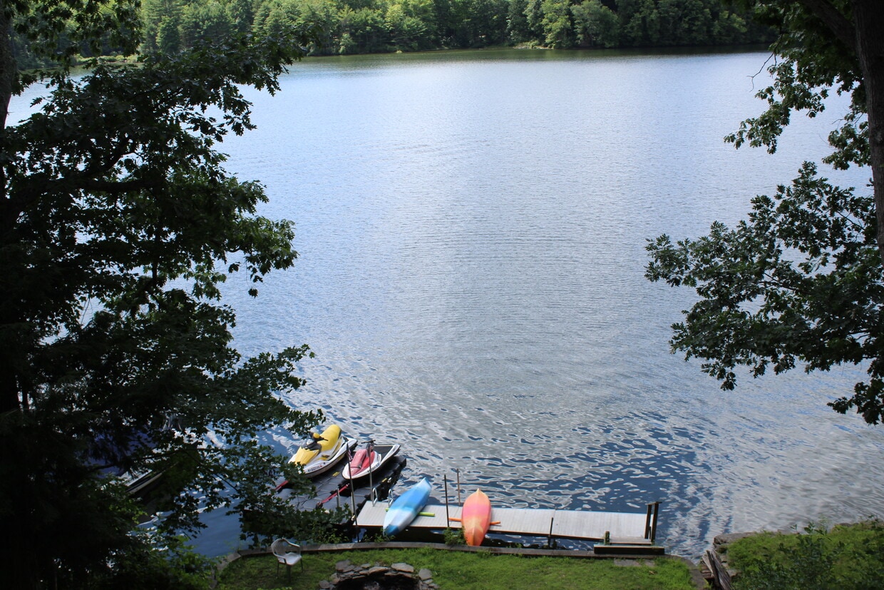 Ubicación frente al mar en el lago Goodyear - 102 Holiday Ln