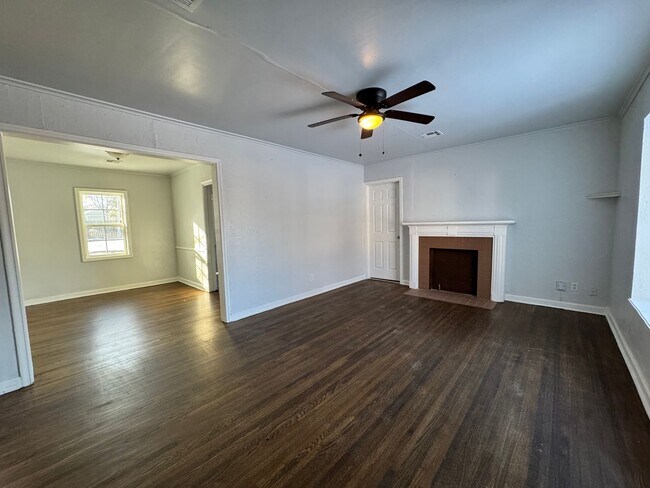 Foto del edificio - 2 Bedroom 1 Bath walking Distance to TU