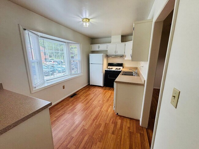 Foto del edificio - 3 Bedroom 2 Full Bathrooms 2 Half Bathrooms Townhouse