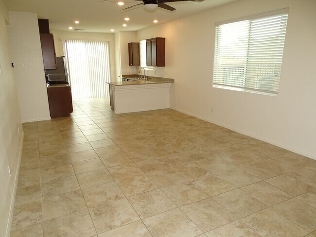 Building Photo - Beautiful 3 Bedroom Single Story West Vega...