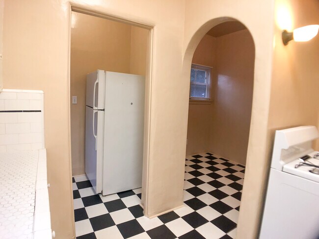 Foto del edificio - 6346 Greenleaf Ave