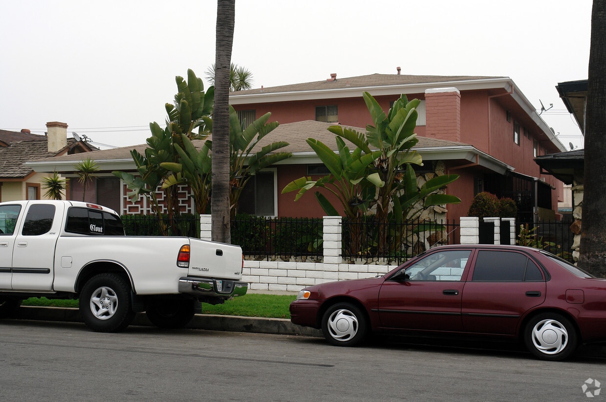 Building Photo - 616 S Flower St