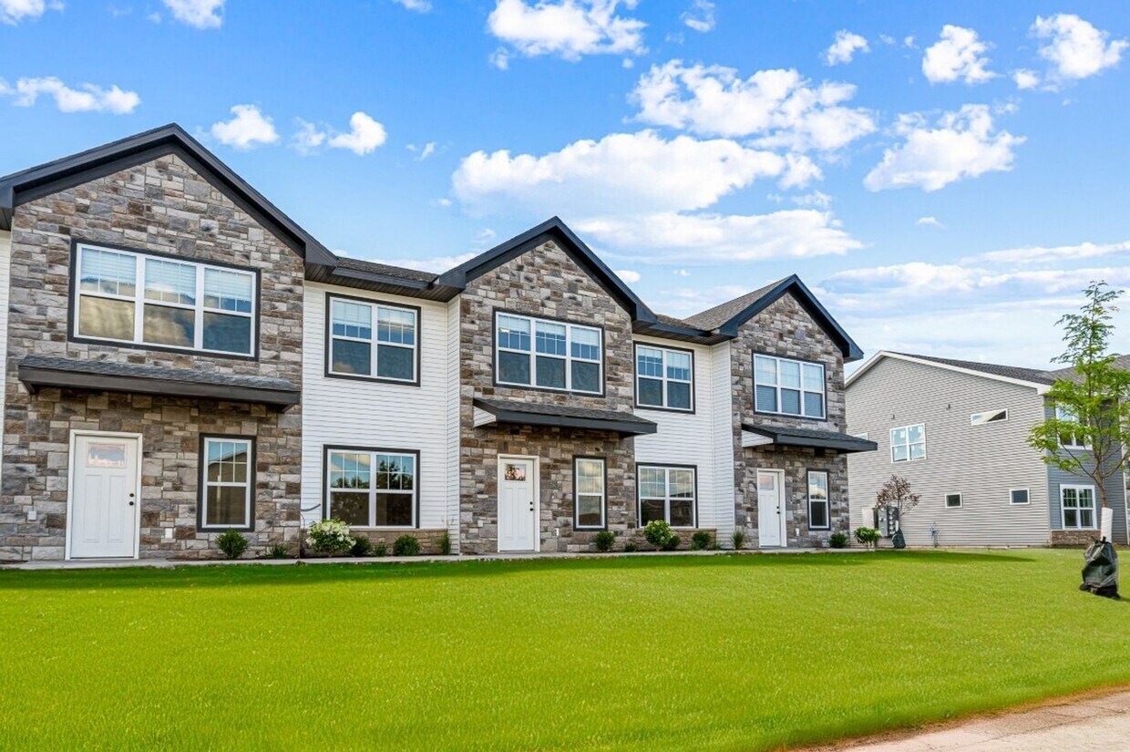 Primary Photo - Wonderful 3 Bed Townhome with Large 2 Car ...