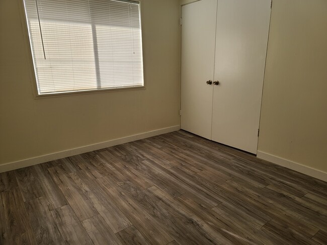 Building Photo - 307 S Akeley Dr