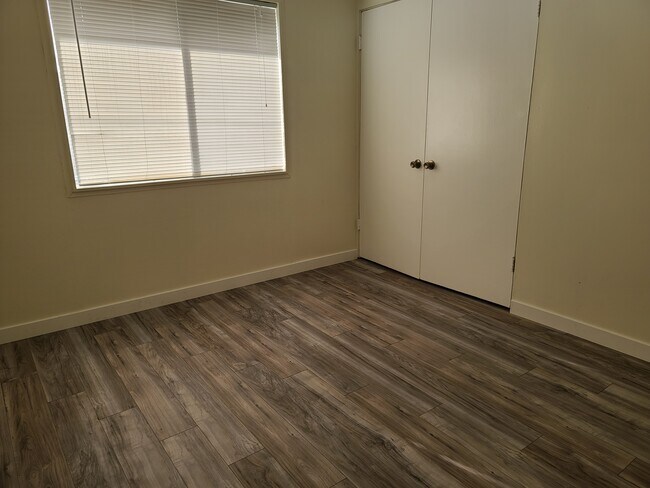 Foto del edificio - 307 S Akeley Dr