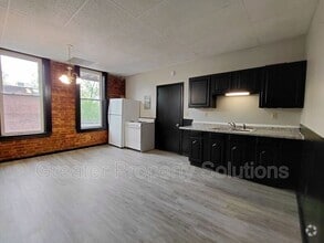 Building Photo - 416 E Commercial Ave