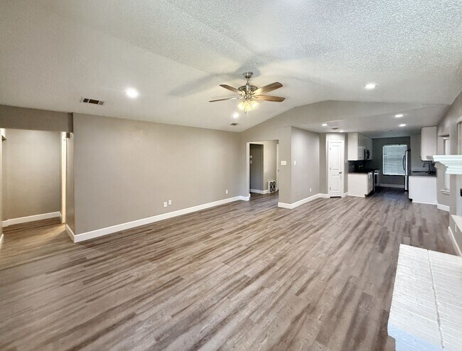 Foto del edificio - Comfortable 3-Bedroom Home for Lease in Ke...
