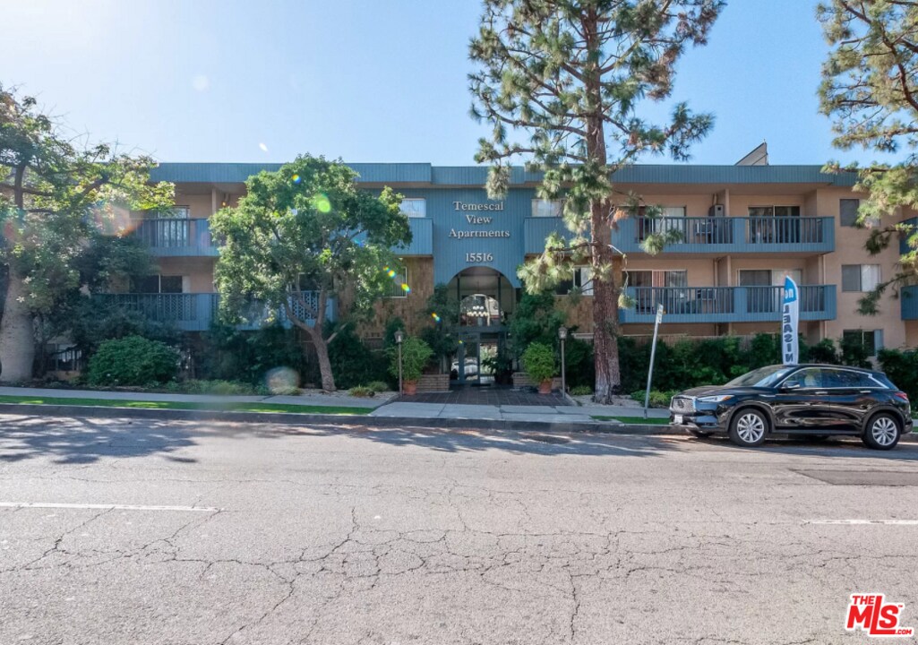 Primary Photo - 15516 Sunset Blvd