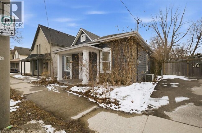 Building Photo - 194 Brant Ave