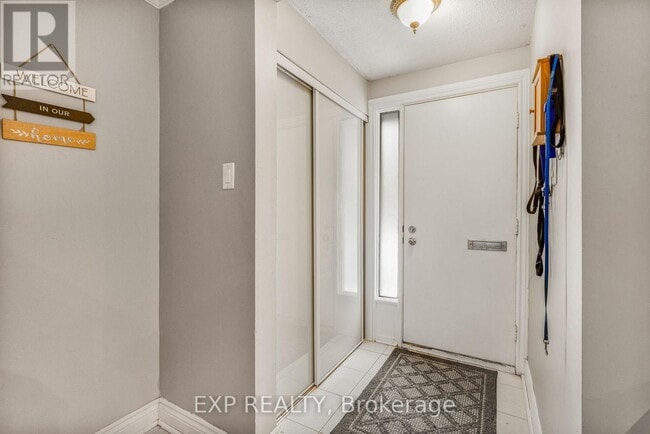 Photo du bâtiment - 7824 Jeanne D'Arc Blvd N