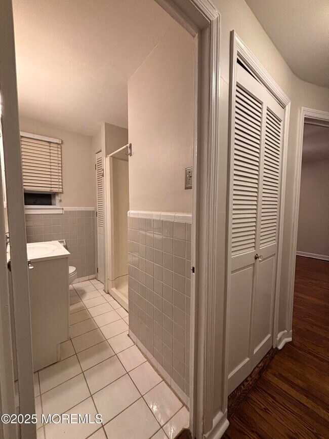 Building Photo - 139 Manor Dr