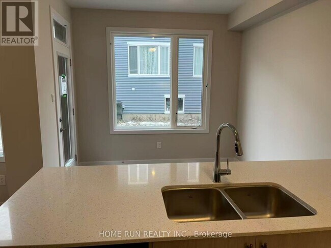 Building Photo - 379 Les Emmerson Dr