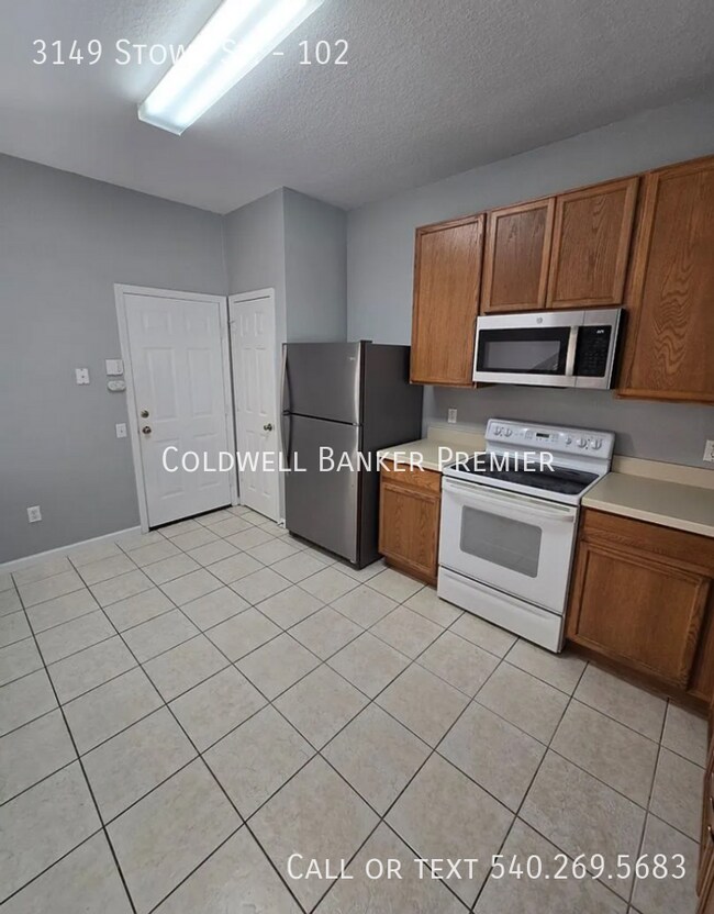 Building Photo - 3149 Stowe St