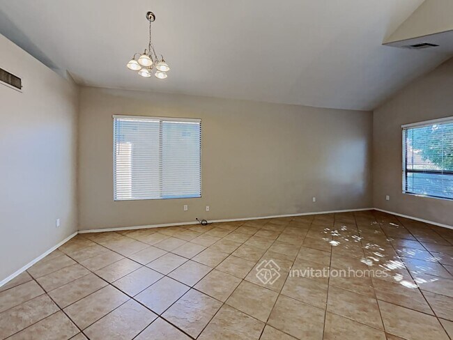 Building Photo - 1024 E Mohawk Dr