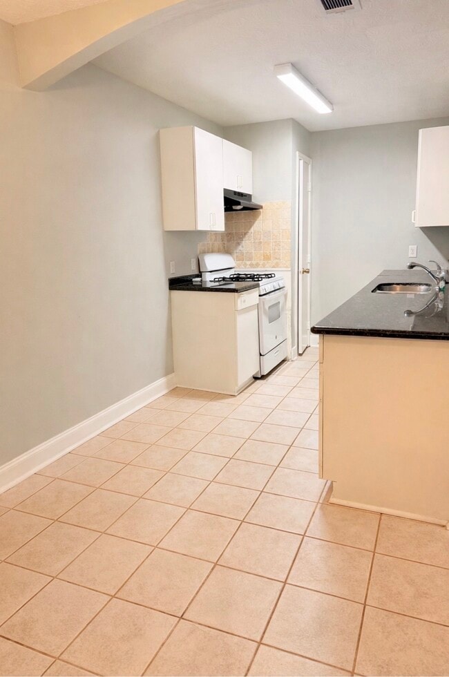 Building Photo - 320 Willowick St