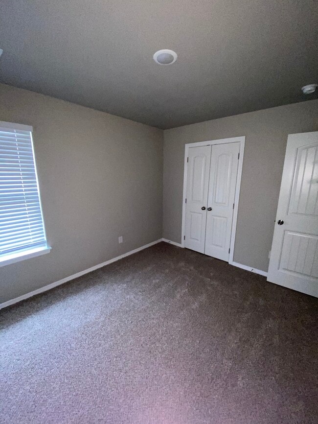 Building Photo - 8624 Hillridge Dr. Midwest City, OK 73141