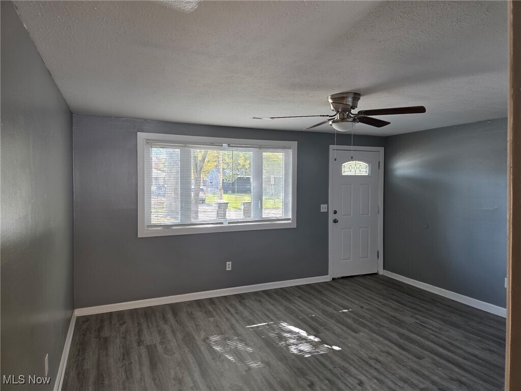 608 Baldwin Ave Elyria, OH 44035 – photo 2