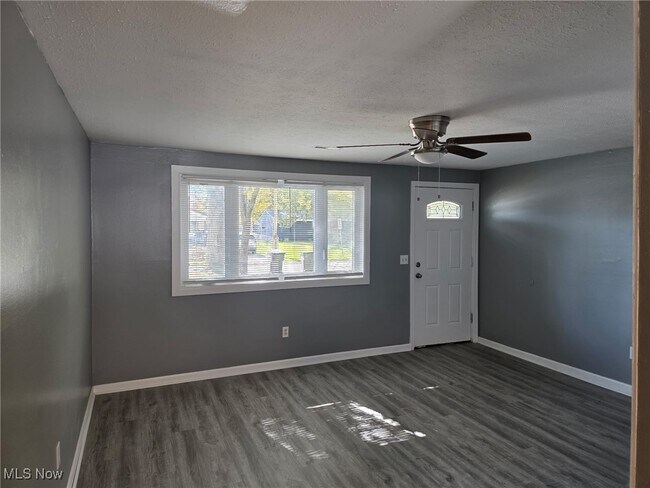 Foto del edificio - 608 Baldwin Ave