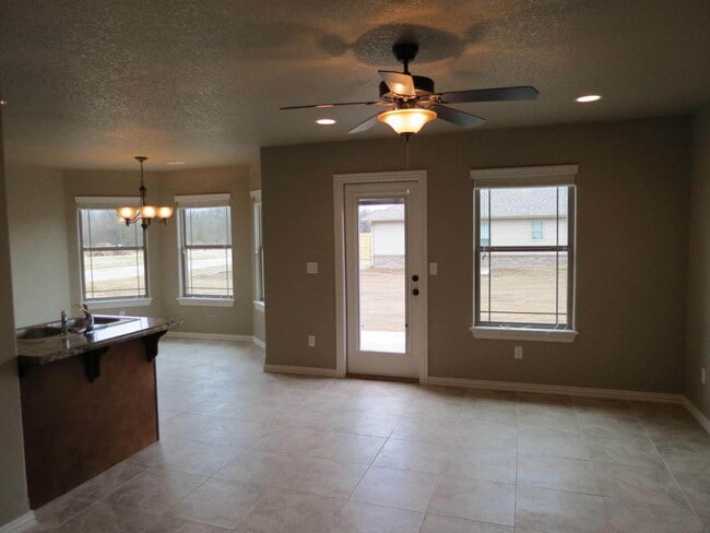 Photo - 3 Bedroom 2 bath in Prairie Grove! Corner ... House