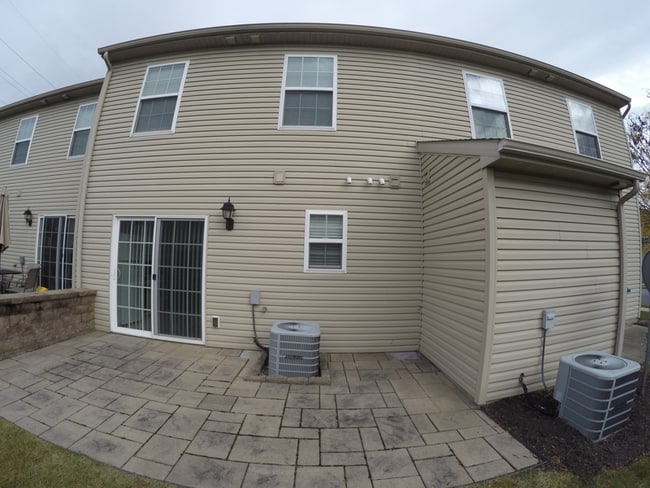 Building Photo - 2123 Quail Hollow Dr