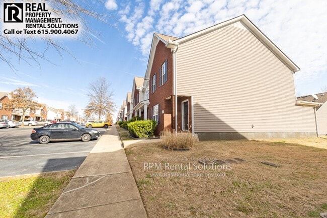 Foto del edificio - Amazing Smyrna 3BR townhome END-UNIT, just 1 mile from I-24!