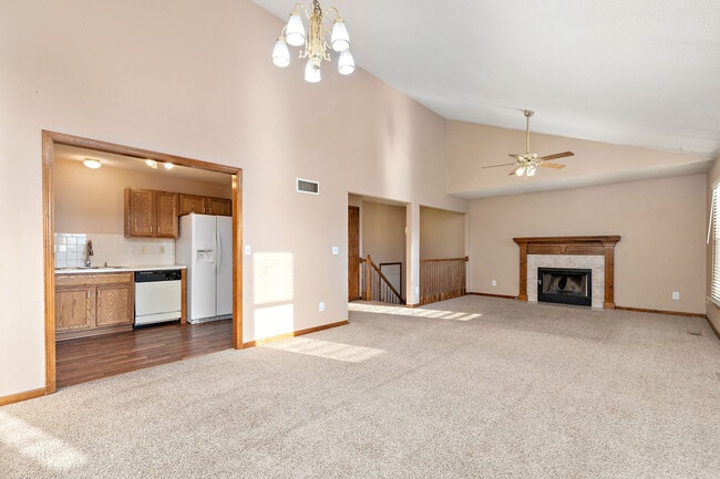 Building Photo - 937 Goldfinch Ln