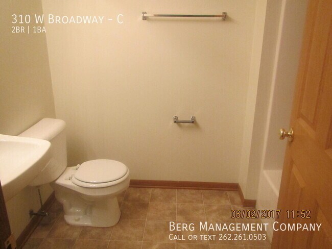 Foto del edificio - 310 W Broadway-C