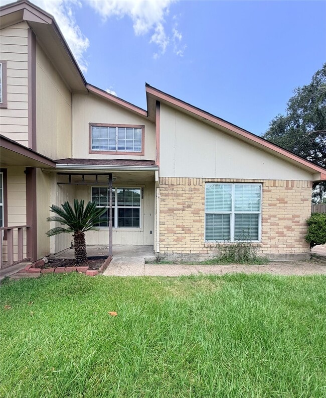 Building Photo - 7402 Alegria Dr