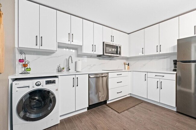 Building Photo - 1 Bed Basement Suite for Rent in Surrey – ...