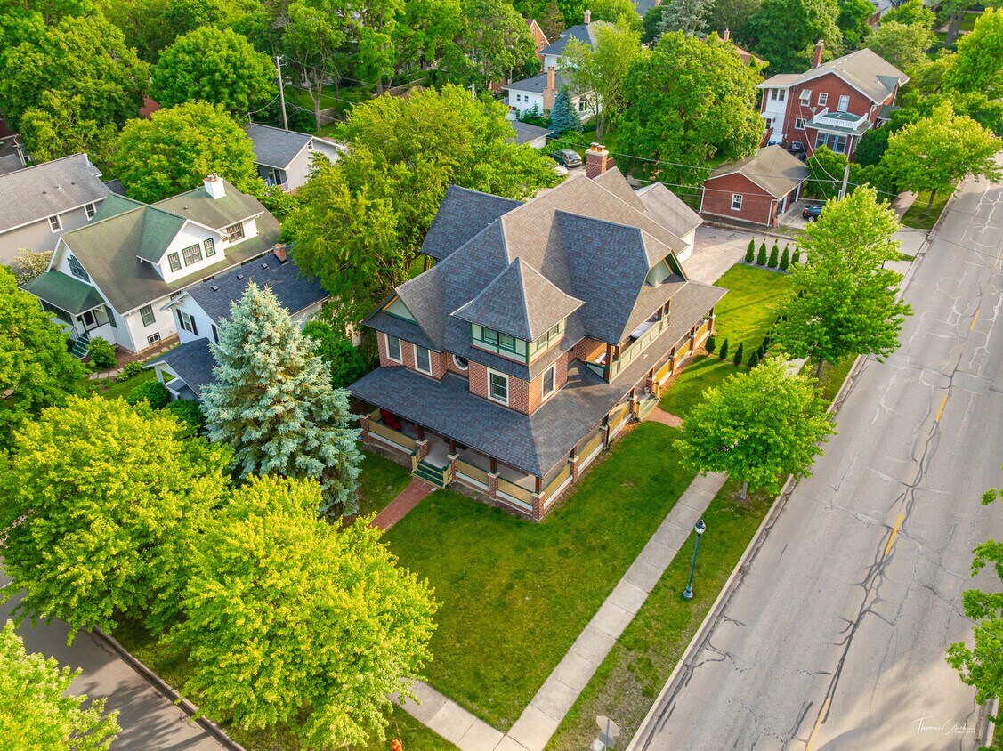 Primary Photo - 203 S Columbia St