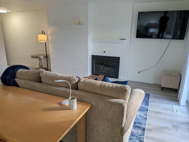 Foto del edificio - 425 Manhattan Dr