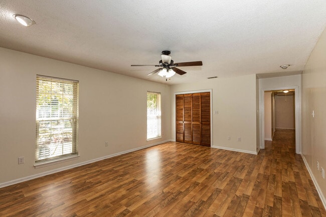 Building Photo - 404 E First St