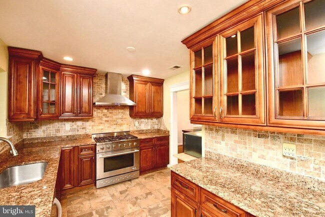 Foto del edificio - 5829 Lebanon Rd