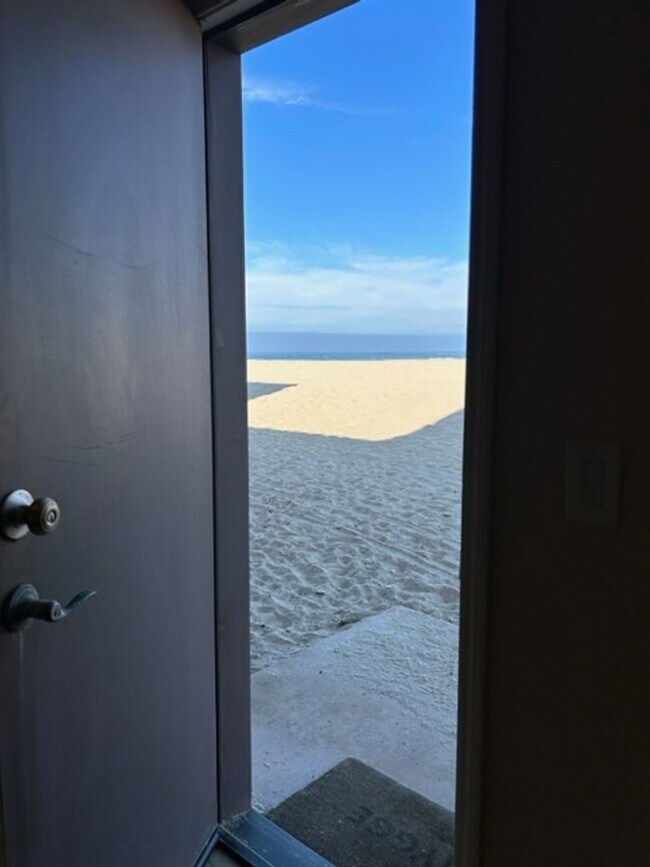 Building Photo - Mandalay Shores - OS