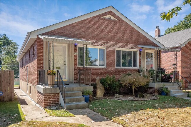 Building Photo - 5014 Fyler Ave