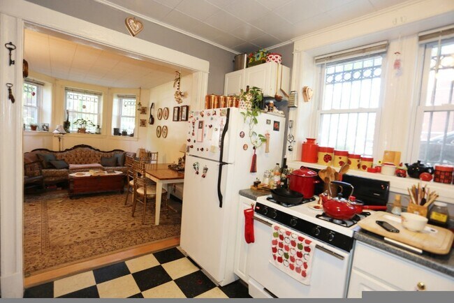 Building Photo - 2647 N Sacramento Ave