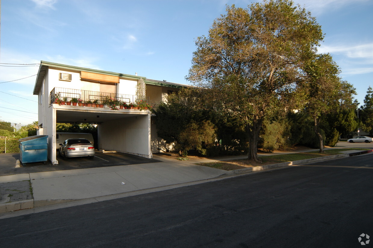 Building Photo - Chatsworth Granada Hills