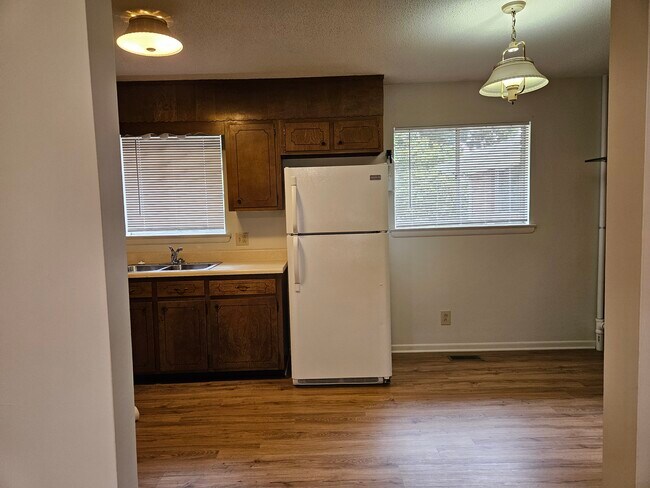 Building Photo - 303 S Germantown Rd